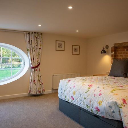 Rollestone Coach House Villa Shrewton Bagian luar foto