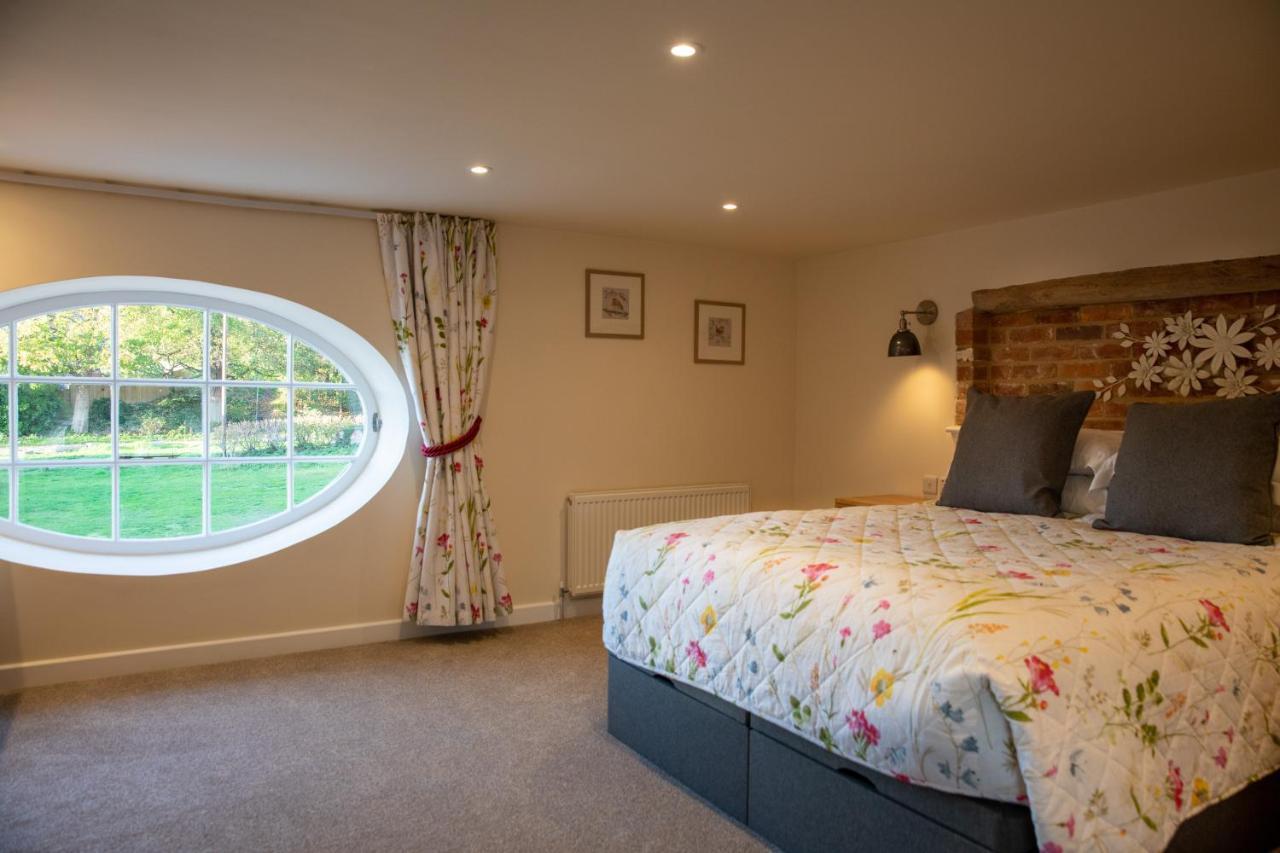 Rollestone Coach House Villa Shrewton Bagian luar foto
