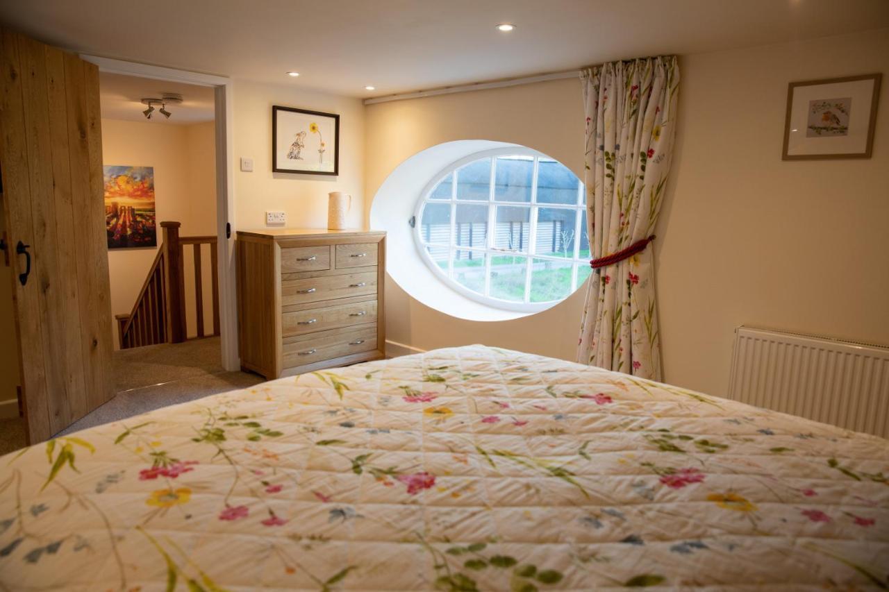 Rollestone Coach House Villa Shrewton Bagian luar foto