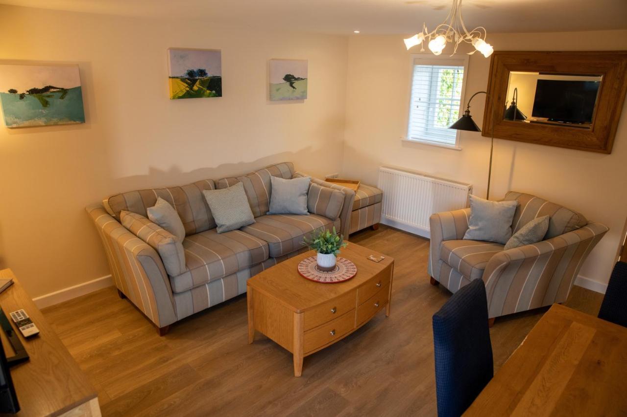 Rollestone Coach House Villa Shrewton Bagian luar foto